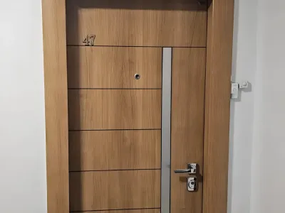 ușă acces apartament vanzare cumparare Sector 3 București